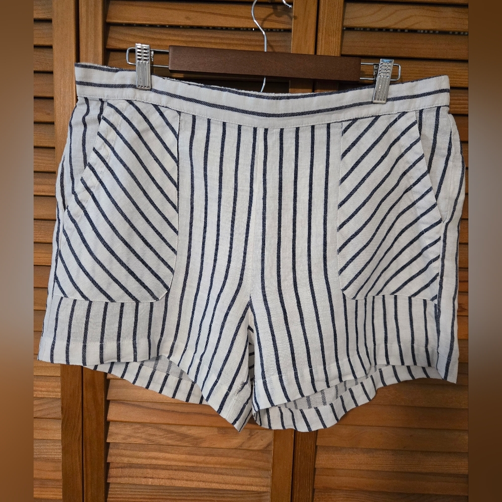 Ellen Tracy White and Navy Striped Women Shorts